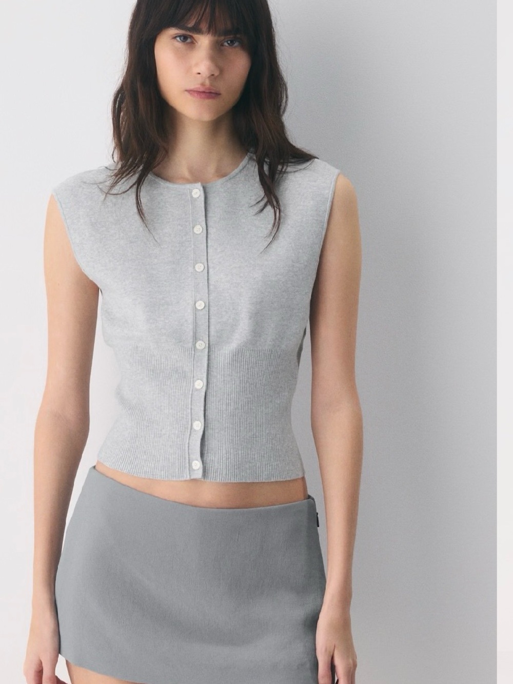 Aritzia Sleeveless Button-Front Crop Top in Light Gray